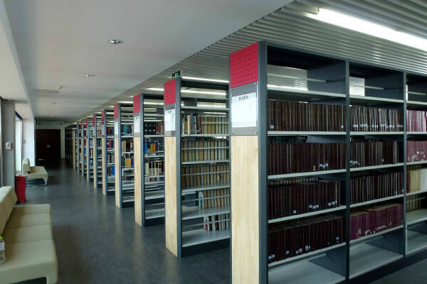 在車棚、圖書館、實驗室等安裝監控